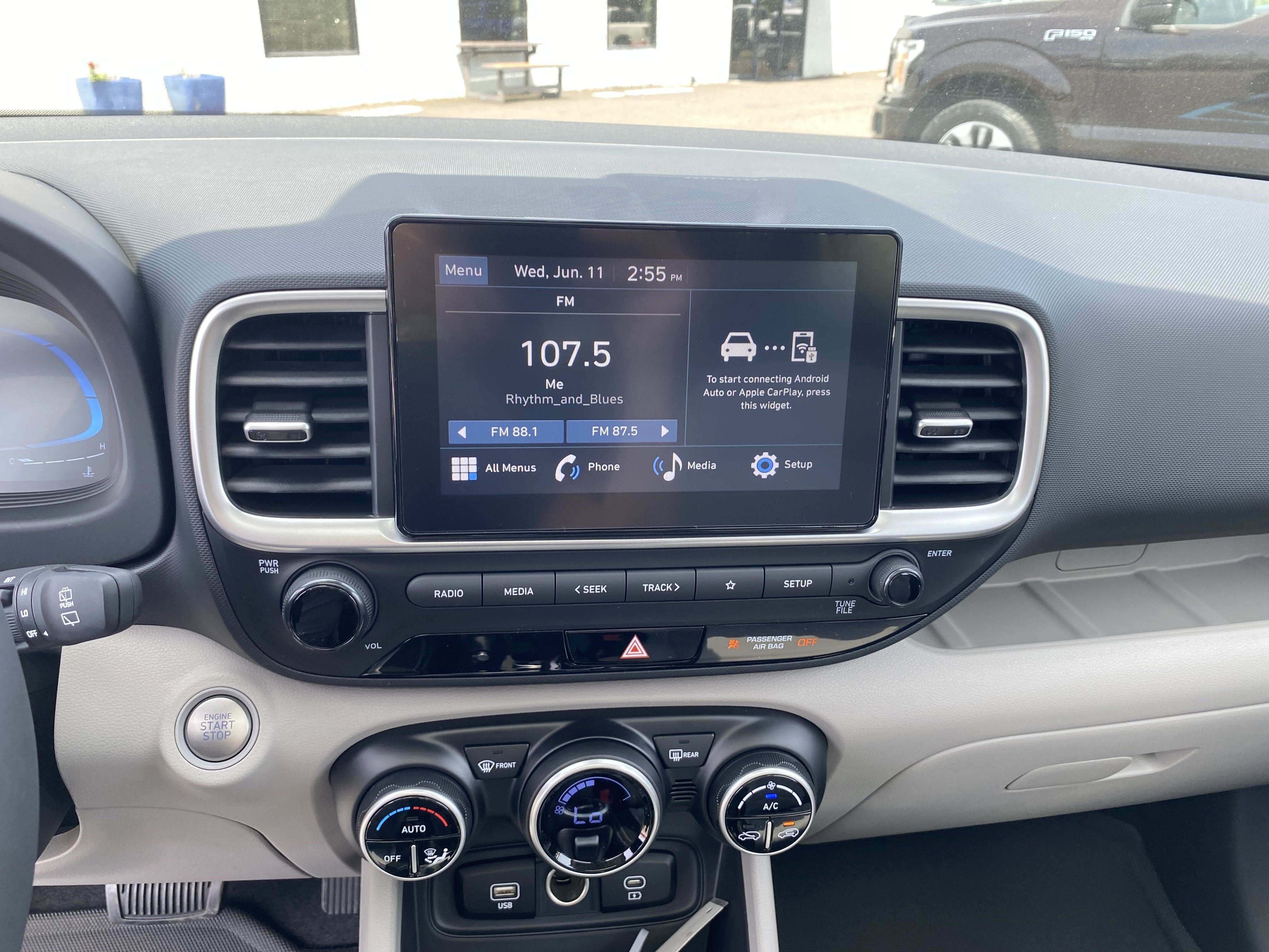 Certified 2025 Hyundai Venue SEL image 20