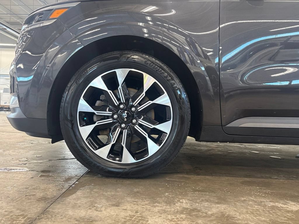 Certified 2024 Kia Carnival EX FWD image 29