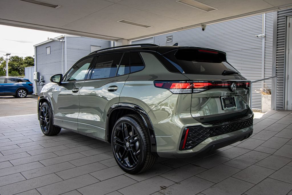 New 2026 Volkswagen Tiguan SE R-Line FWD image 15
