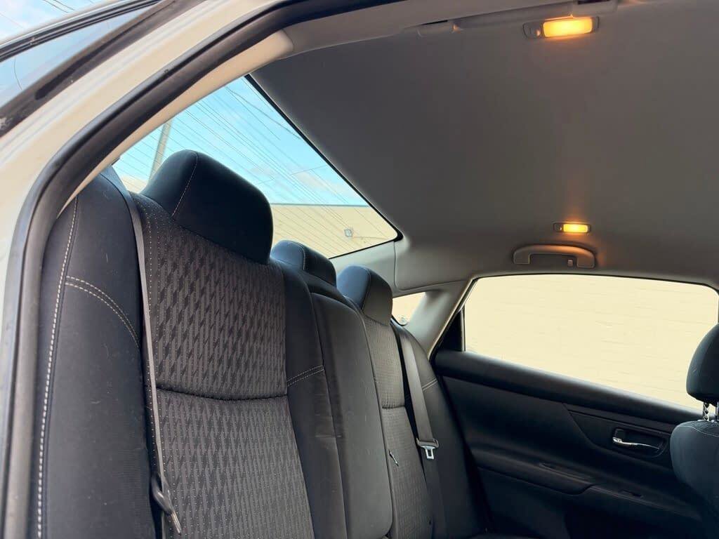 Used 2016 Nissan Altima 2.5 S w/ Power Driver Seat Package image 12