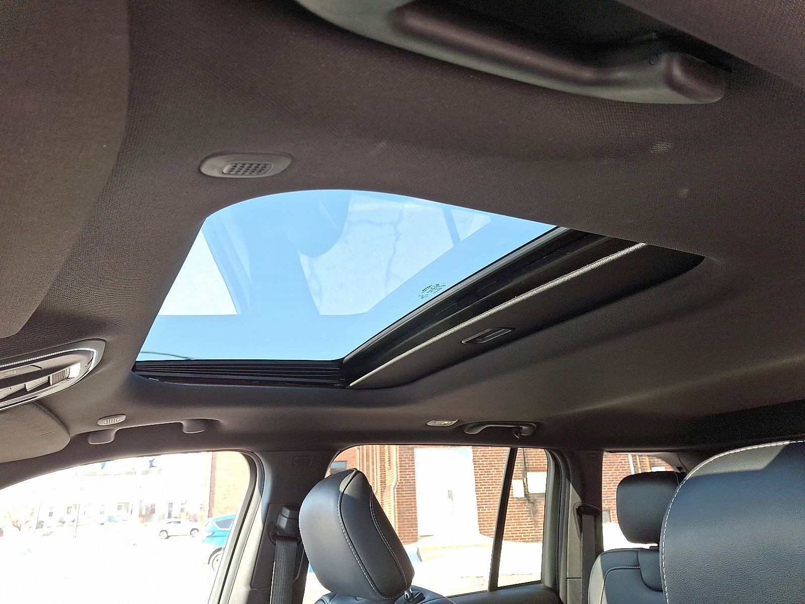 Used 2023 Jeep Grand Cherokee Altitude AWD/4WD image 16