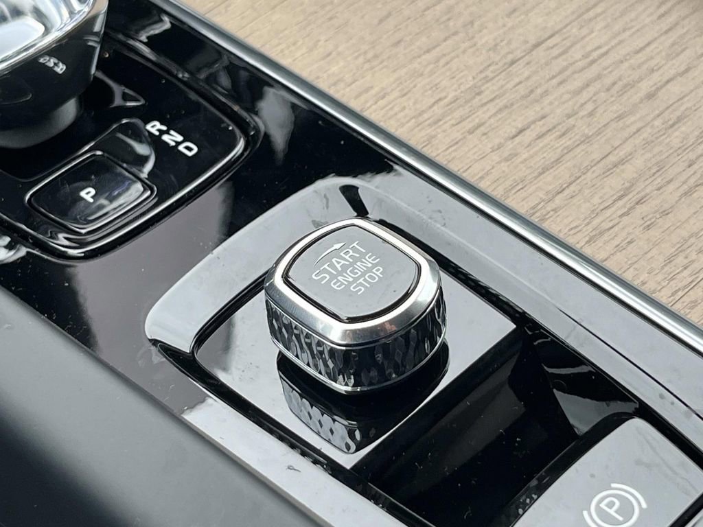 New 2026 Volvo XC60 B5 Plus w/ Climate Package image 33