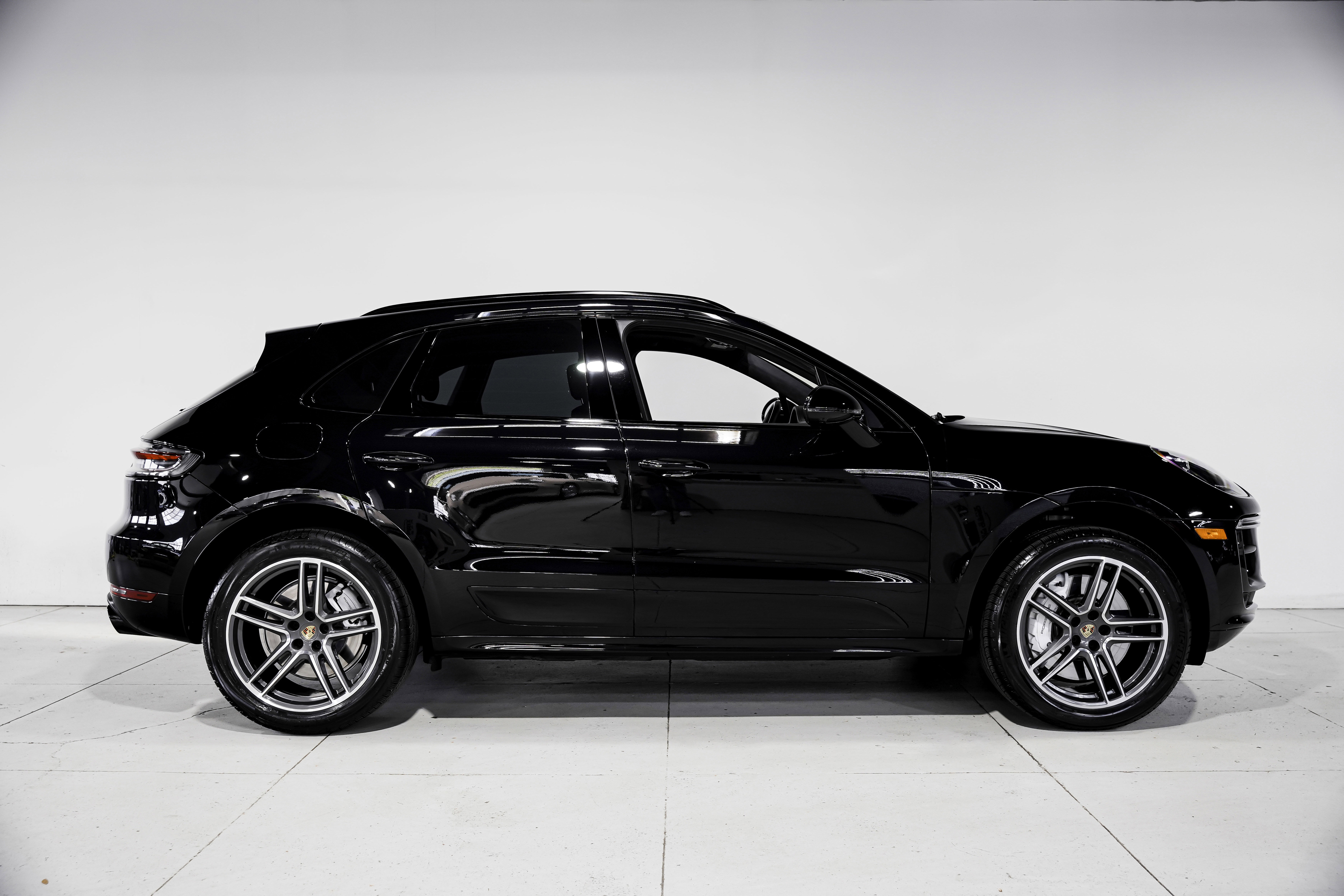 Used 2020 Porsche Macan Turbo image 2