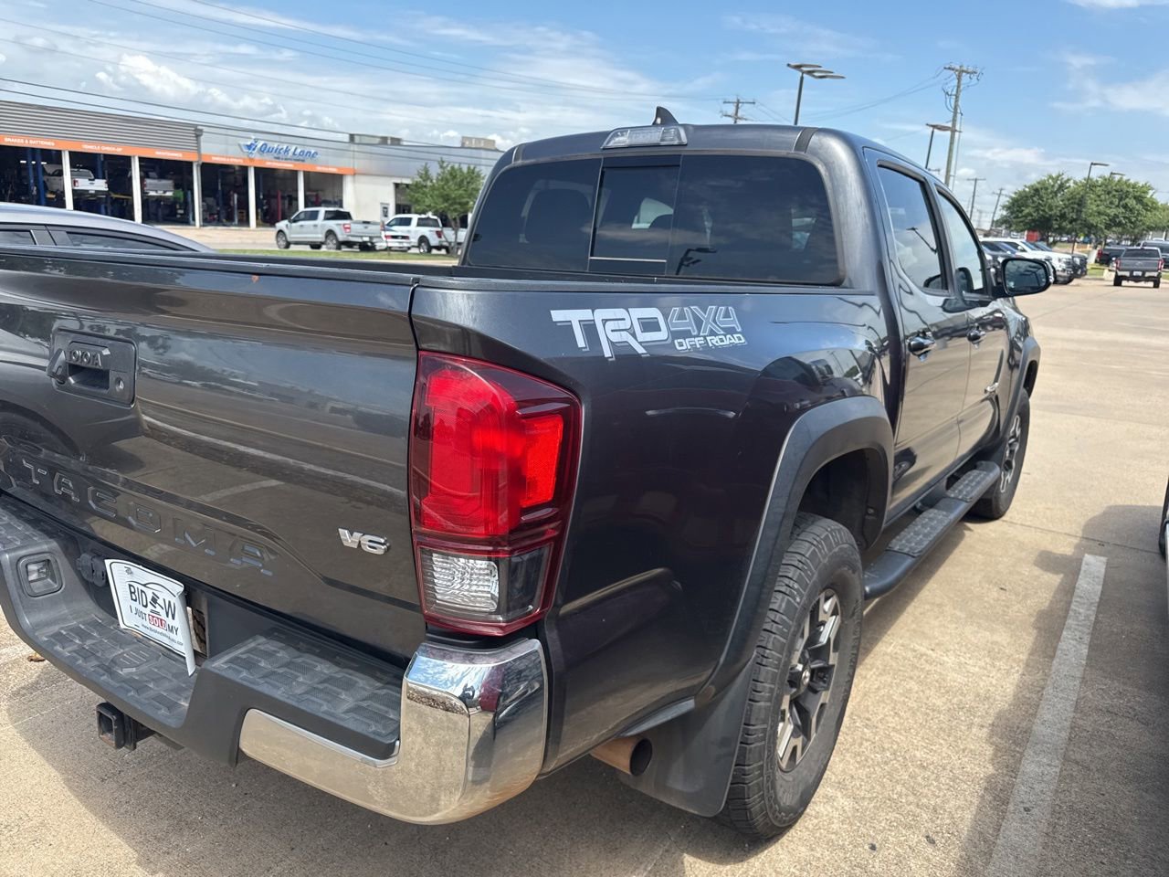 Used 2018 Toyota Tacoma TRD Off-Road AWD/4WD image 4