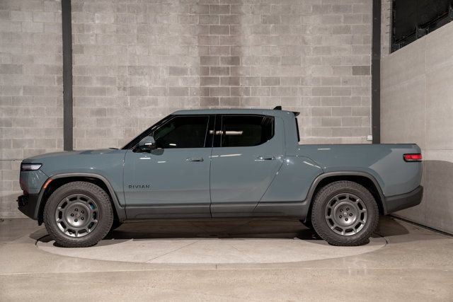 Used 2026 Rivian R1T Premium AWD/4WD image 4