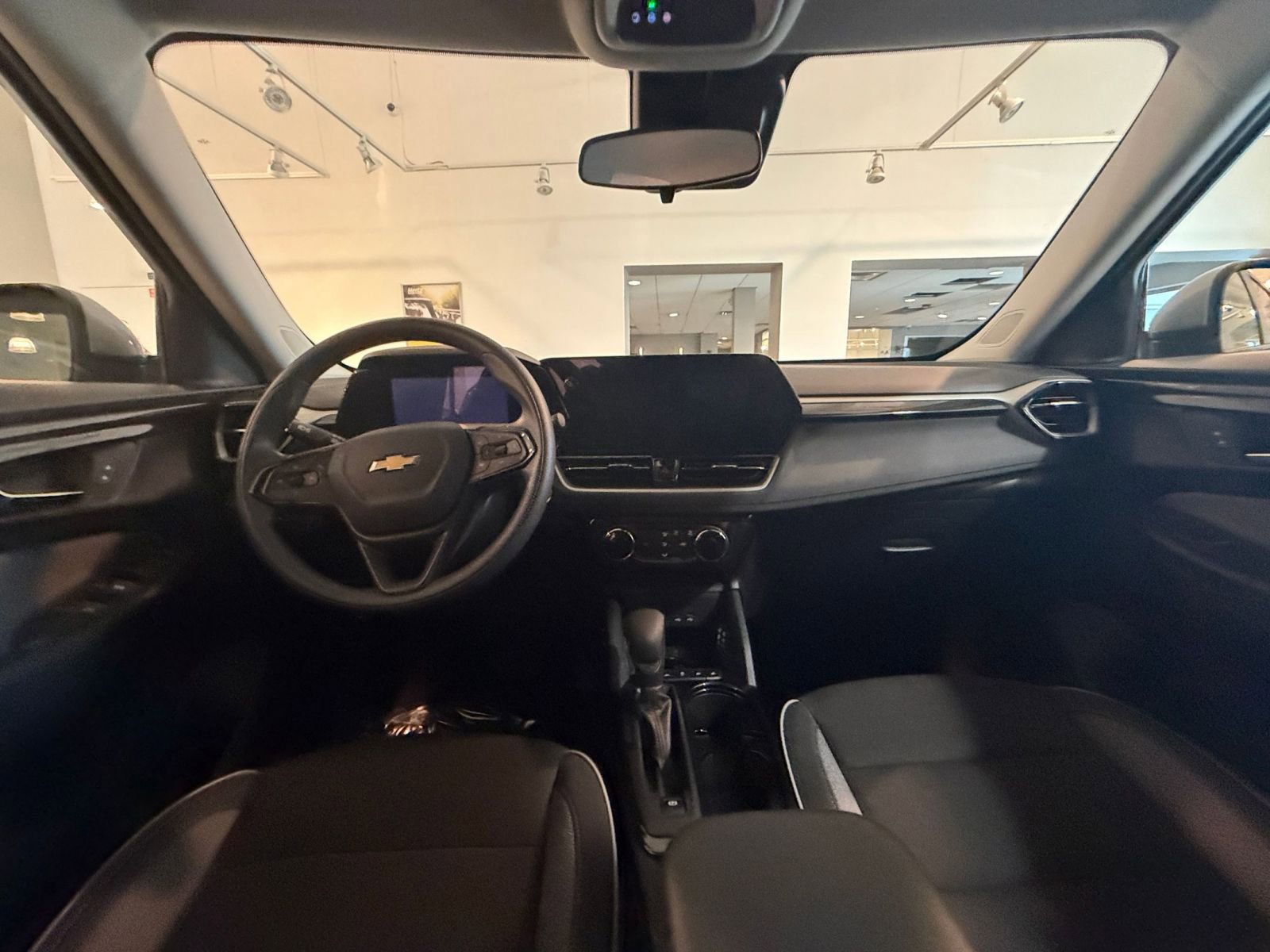 Used 2025 Chevrolet TrailBlazer LT image 31