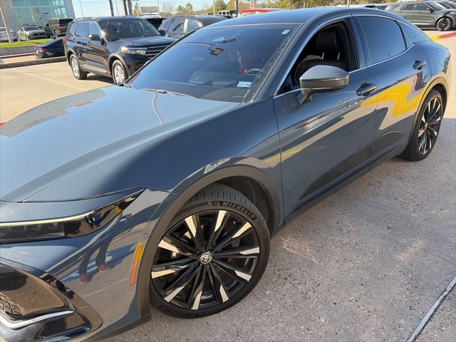 Used 2025 Toyota Crown Platinum image 1