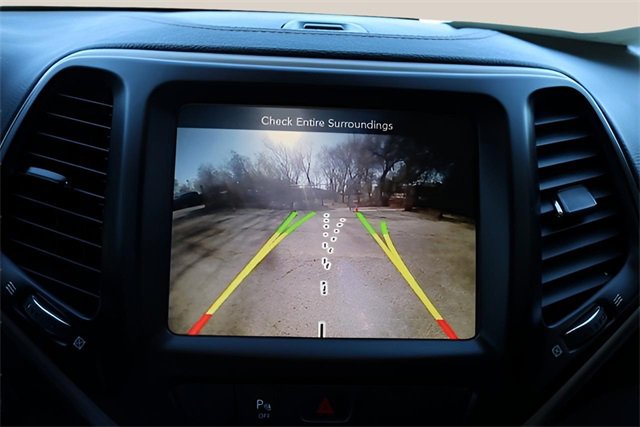 Used 2018 Jeep Cherokee Limited image 25