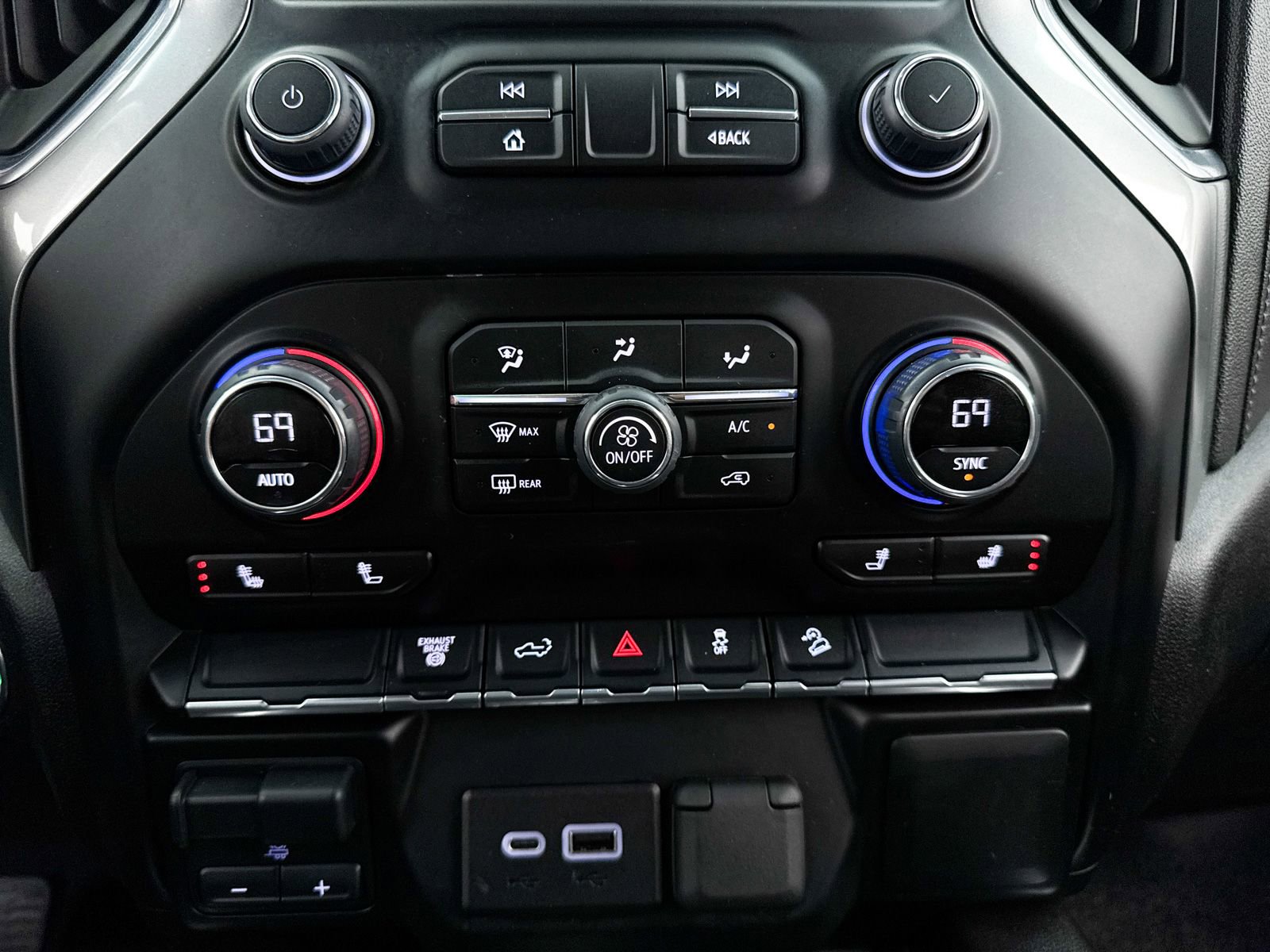 Used 2022 Chevrolet Silverado 2500 LT w/ Convenience Package image 26