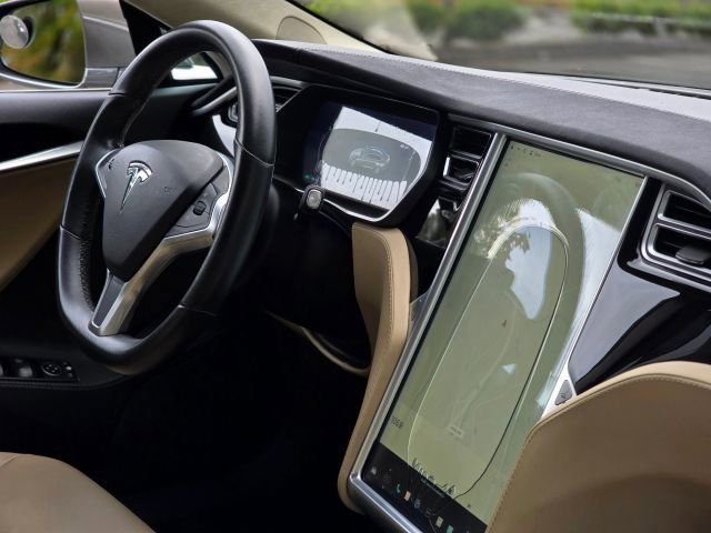 Used 2015 Tesla Model S 85D image 16