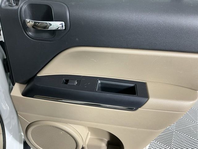 Used 2015 Jeep Patriot Limited w/ Sun/Sound Group image 11