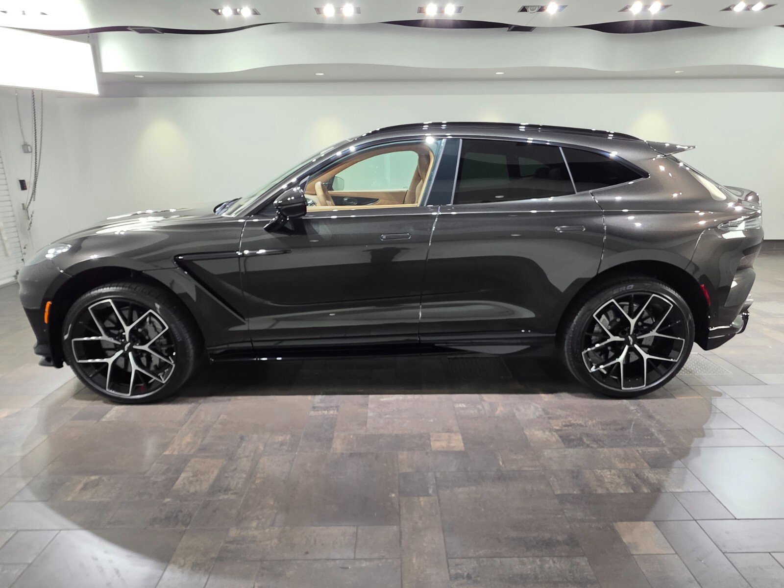 Used 2026 Aston Martin DBX 707 image 22