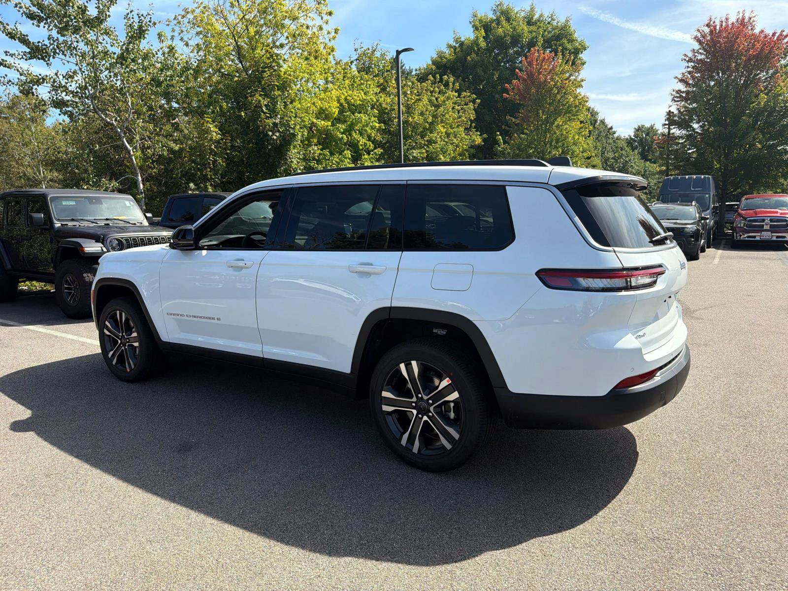 New 2027 Jeep Grand Cherokee L Limited AWD/4WD image 3