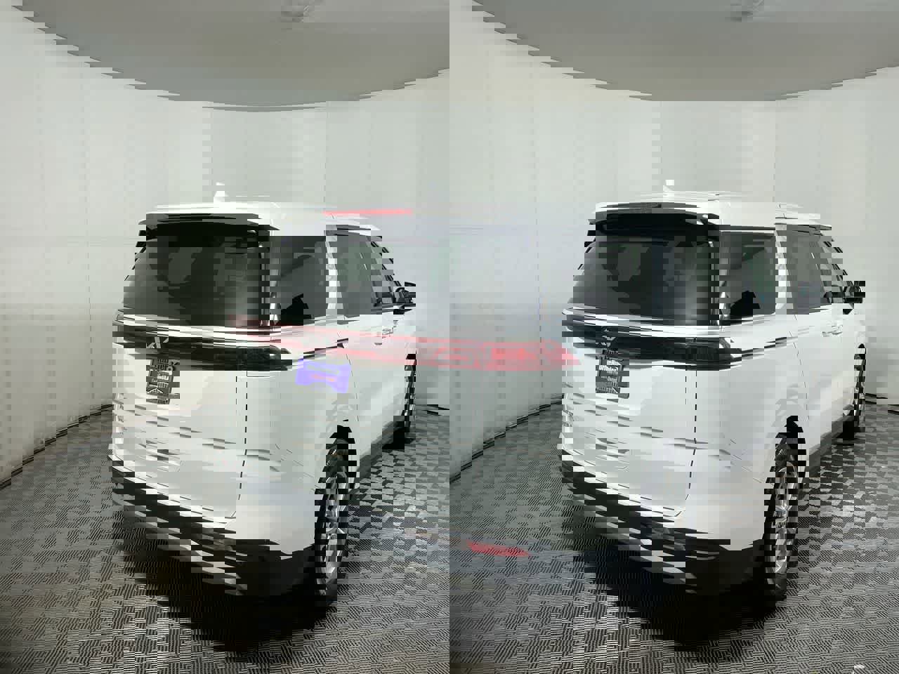 Used 2024 Kia Carnival LX image 2