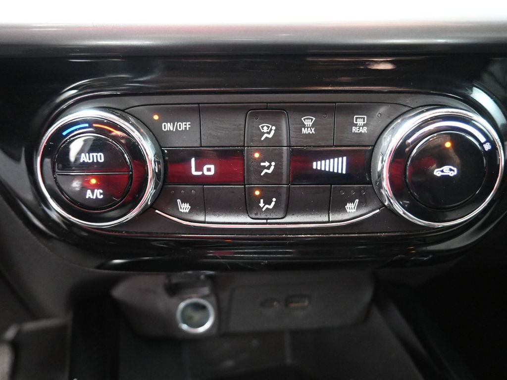 Used 2025 Chevrolet Trax LT w/ Driver Confidence Package image 9