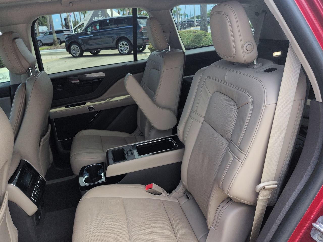 Certified 2020 Lincoln Aviator Reserve w/ Equipment Group 201A RWD image 14
