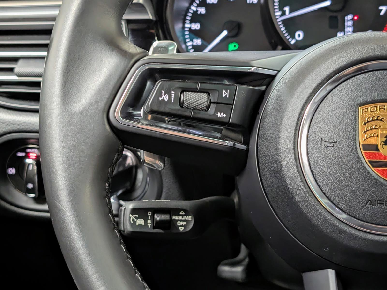 Used 2023 Porsche Macan image 34