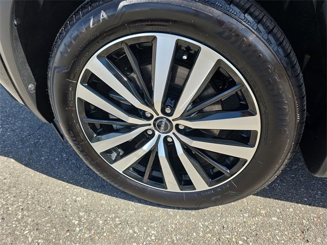 Used 2025 Nissan Pathfinder Platinum w/ Cargo Package image 10