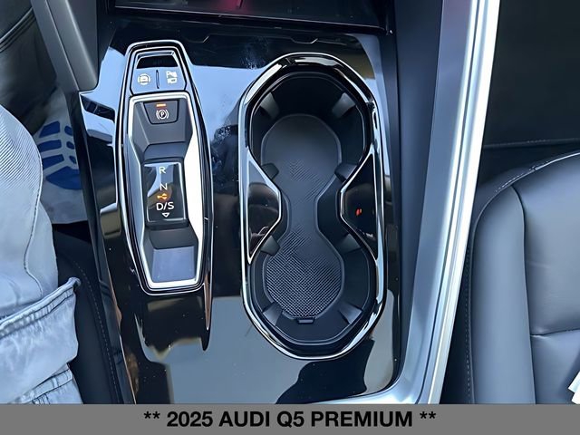 Used 2025 Audi Q5 Premium w/ Convenience Package image 27