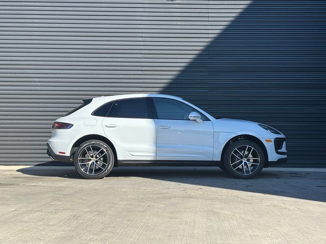 Used 2026 Porsche Macan AWD/4WD image 8
