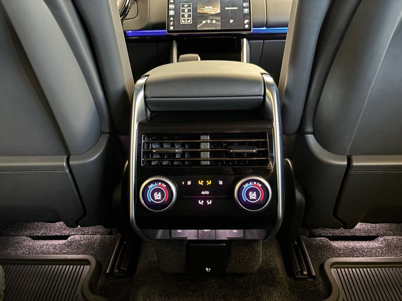 Used 2025 Land Rover Range Rover Long Wheelbase SE image 26