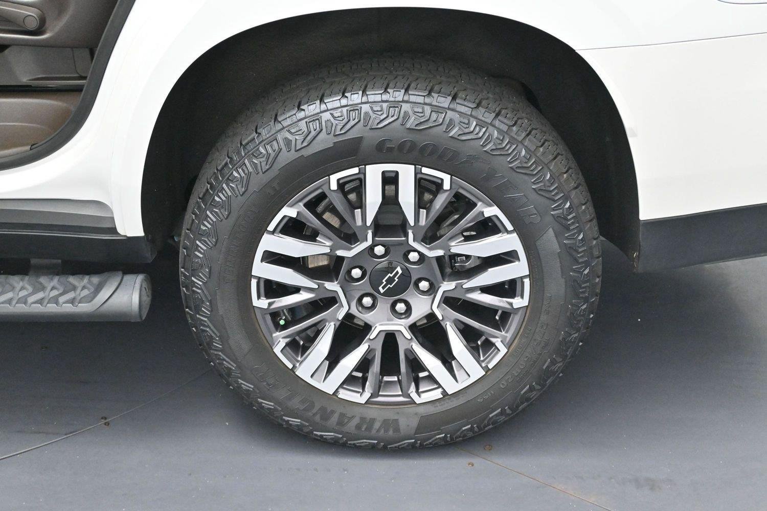 Used 2025 Chevrolet Tahoe Z71 w/ Z71 Off-Road Package AWD/4WD image 31