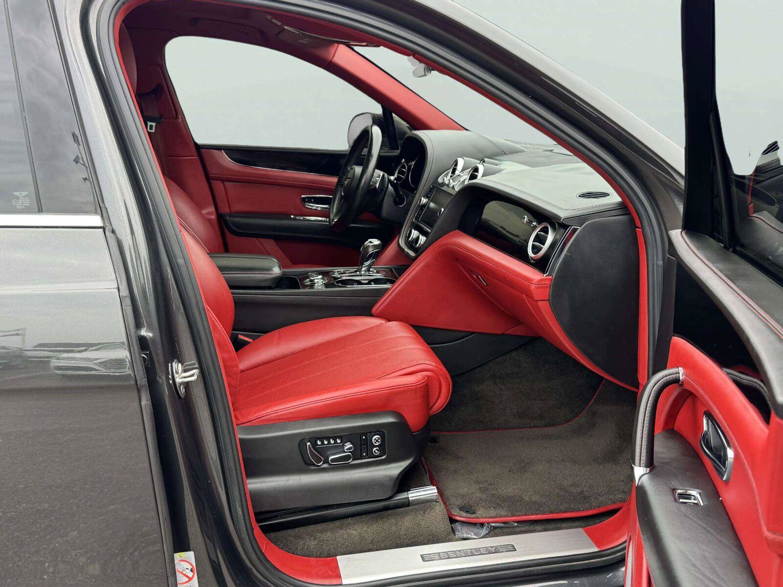 Used 2018 Bentley Bentayga AWD/4WD image 84
