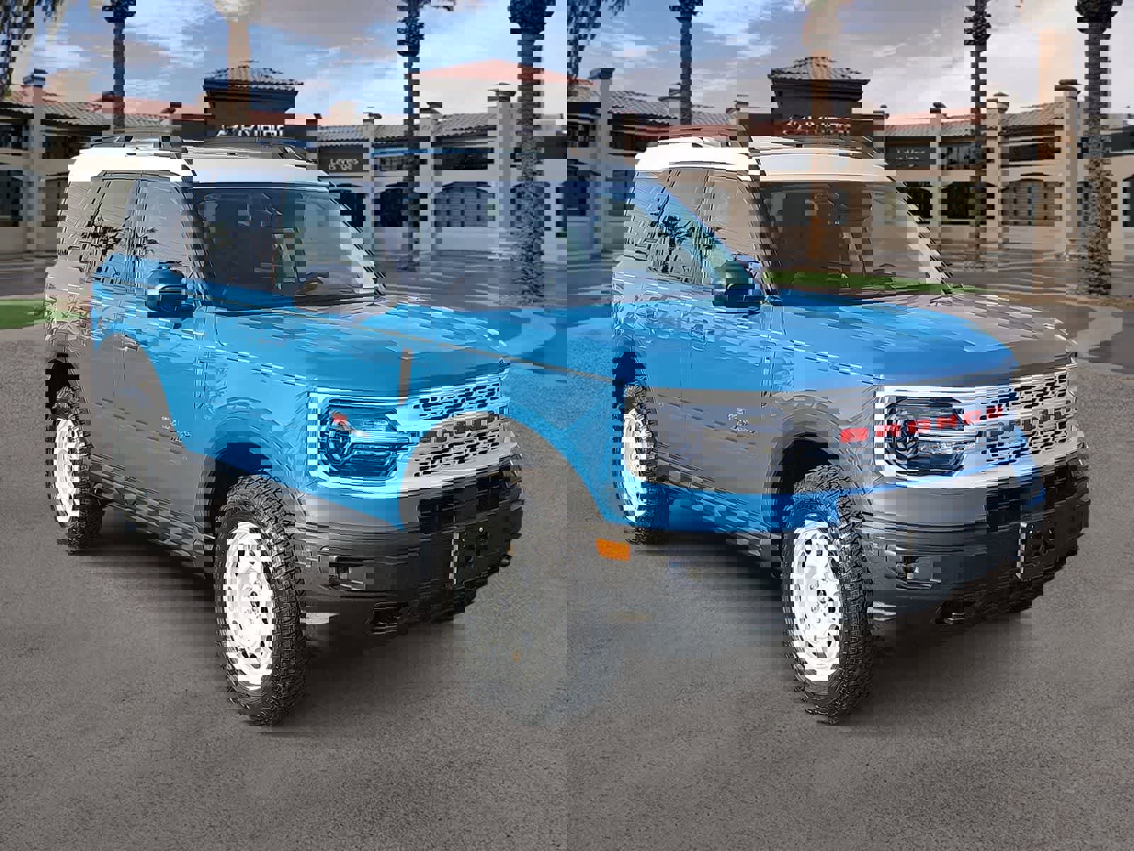 Used 2023 Ford Bronco Sport Heritage Limited image 2