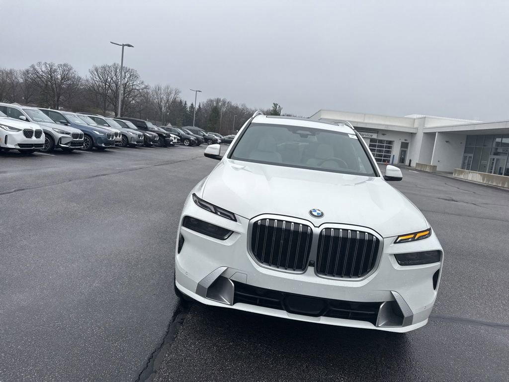 Used 2023 BMW X7 xDrive40i w/ Premium Package image 2