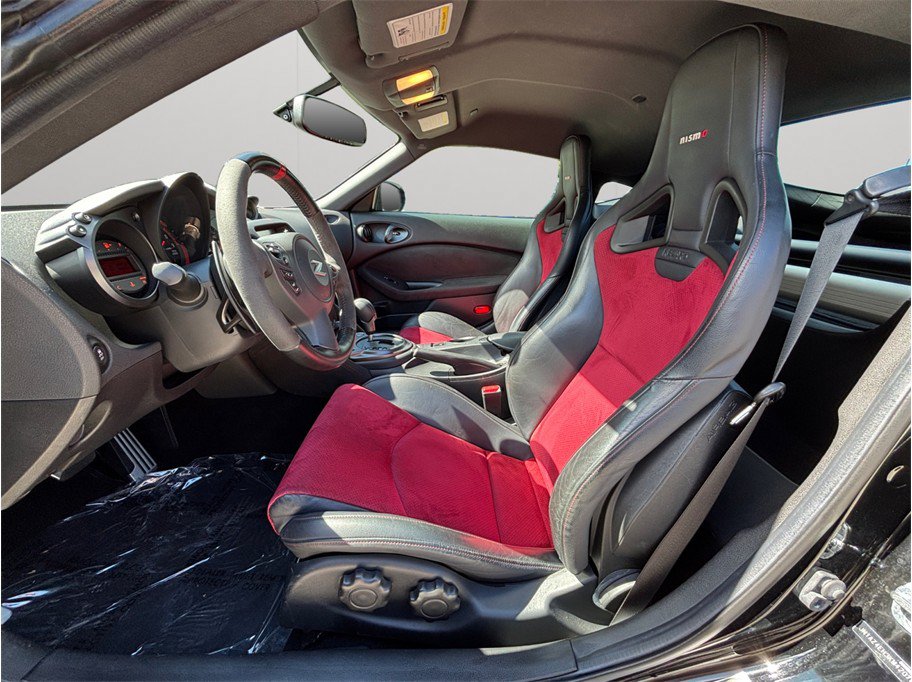 Used 2019 Nissan 370Z NISMO RWD image 2