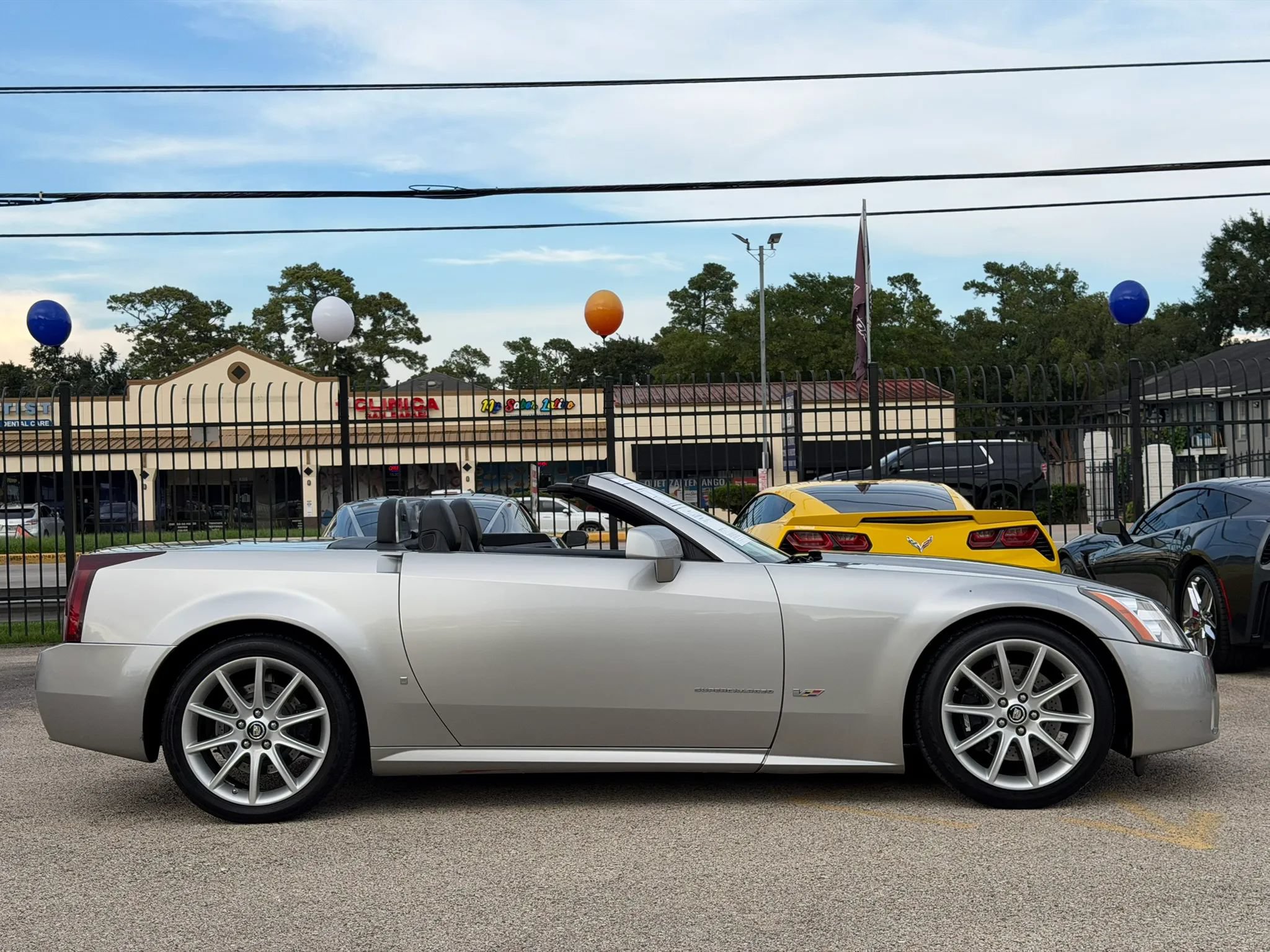 Used 2007 Cadillac XLR V RWD image 11