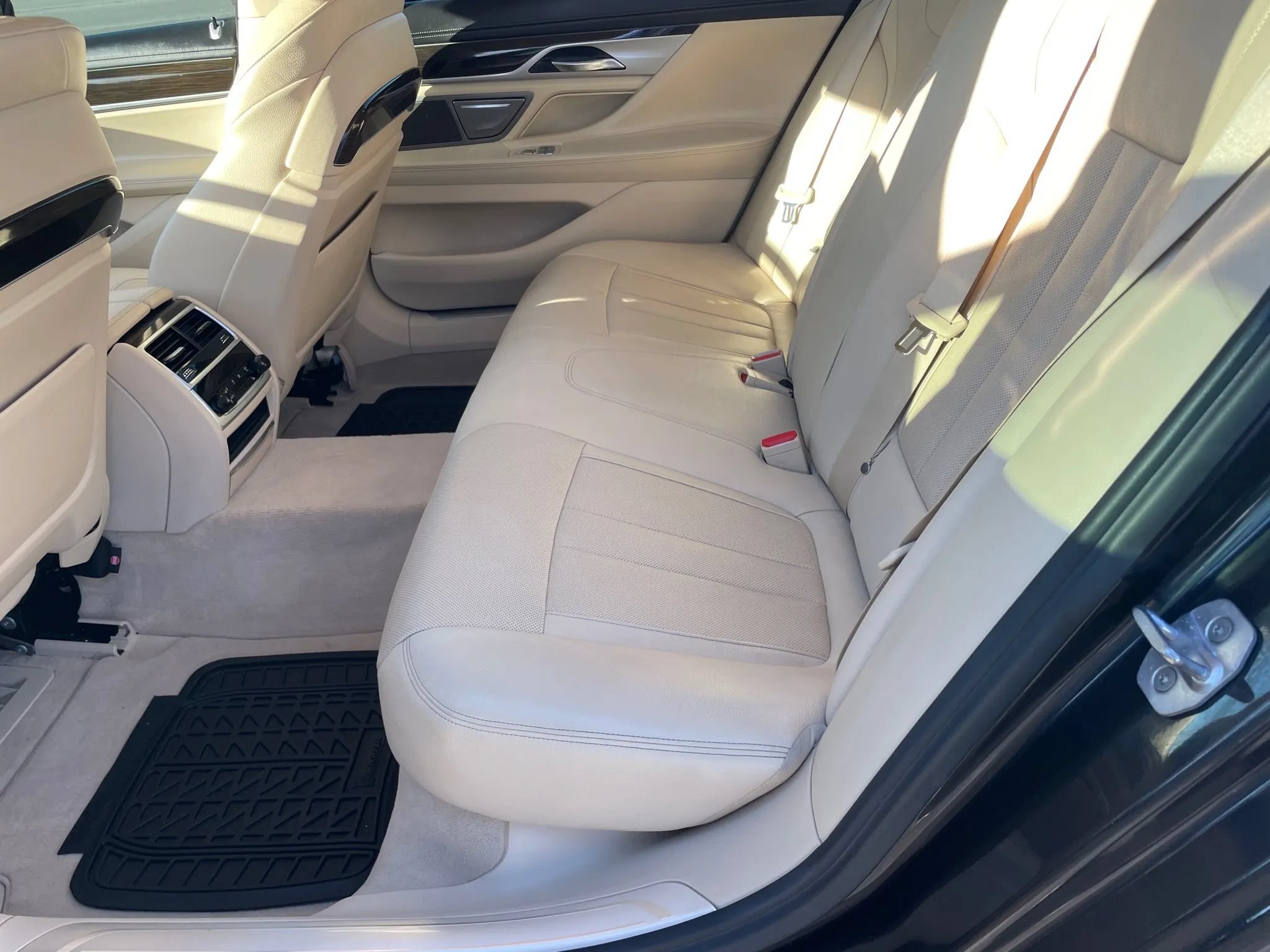 Used 2018 BMW 740i RWD image 17