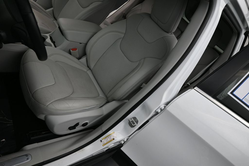 Used 2020 Jeep Cherokee Limited w/ Technology Group FWD image 14