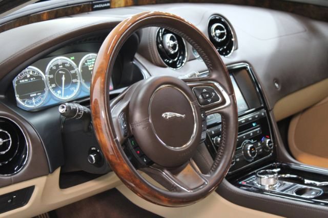 Used 2015 Jaguar XJ L Portfolio RWD image 15