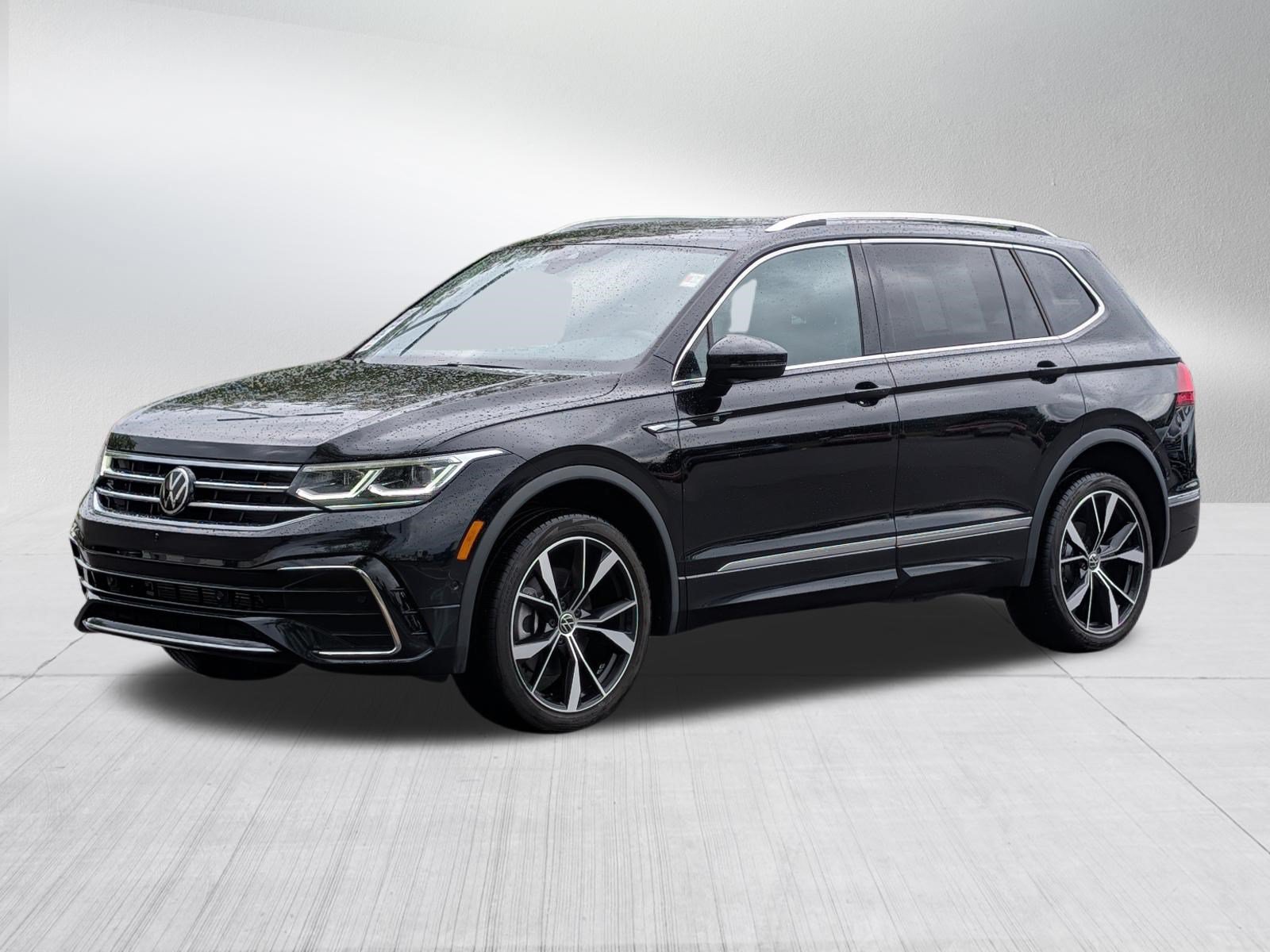 Certified 2023 Volkswagen Tiguan SEL R-Line AWD/4WD image 3
