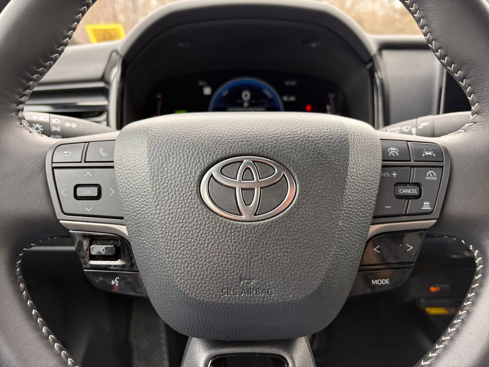 Used 2025 Toyota Camry SE FWD image 27