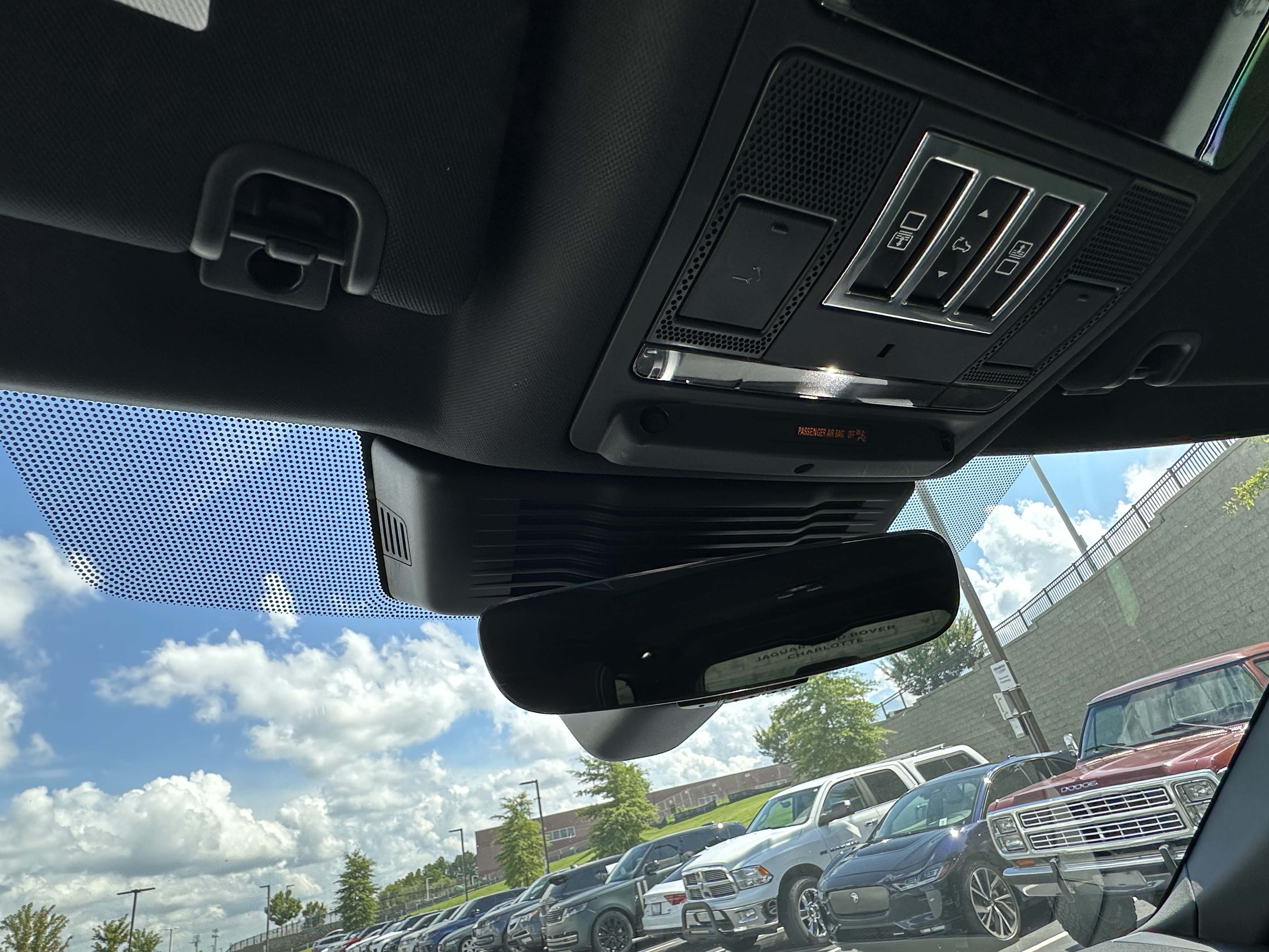 Used 2025 Land Rover Discovery S AWD/4WD image 23