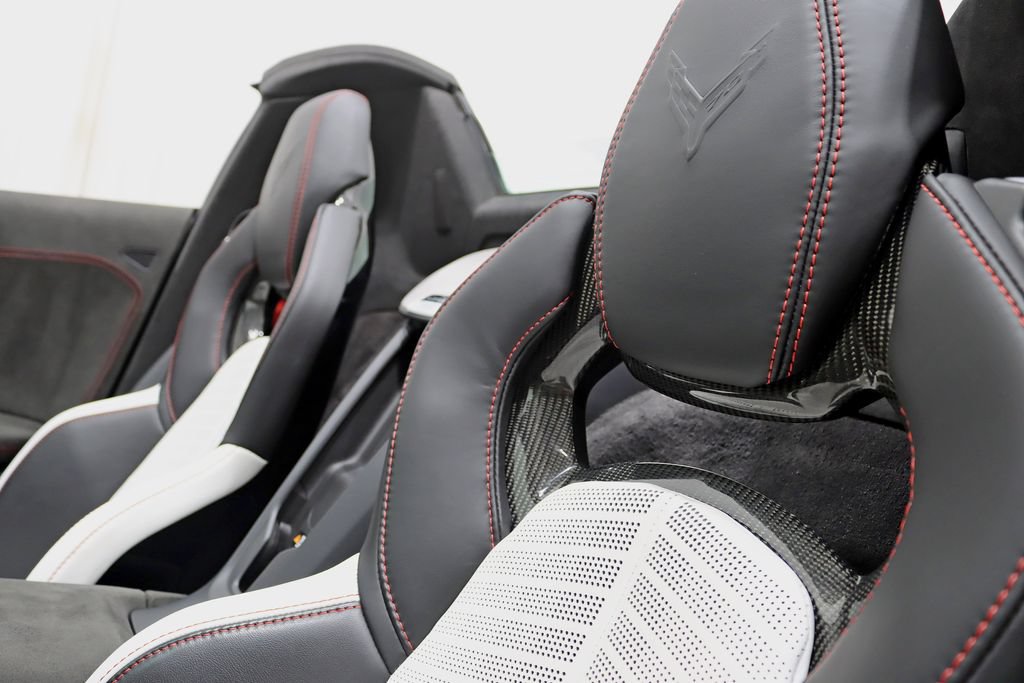 Used 2023 Chevrolet Corvette Stingray Premium Conv w/ Z51 Performance Package RWD image 30