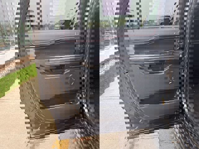 Used 2022 Ford Expedition Max Limited image 16