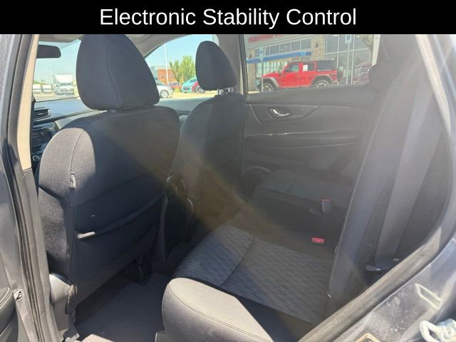 Used 2018 Nissan Rogue SV AWD/4WD image 16