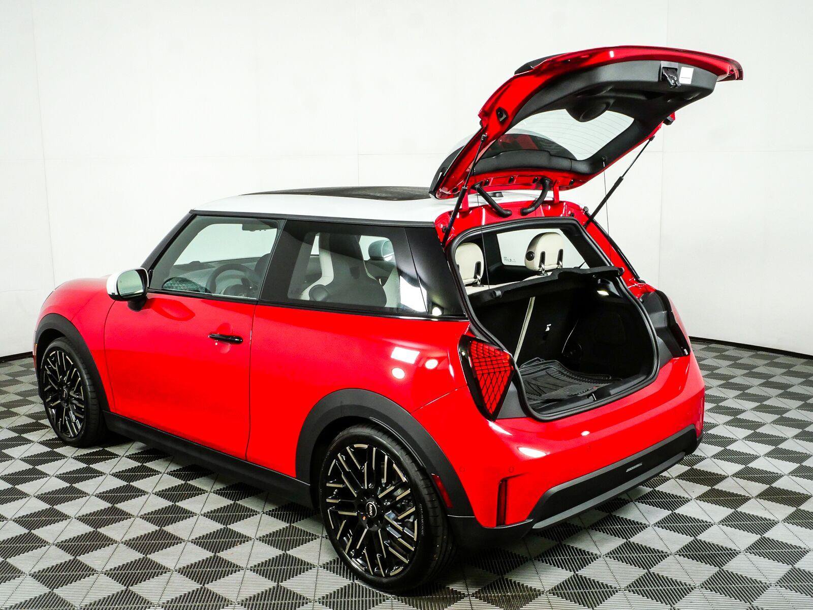 Used 2025 MINI Cooper S FWD image 30