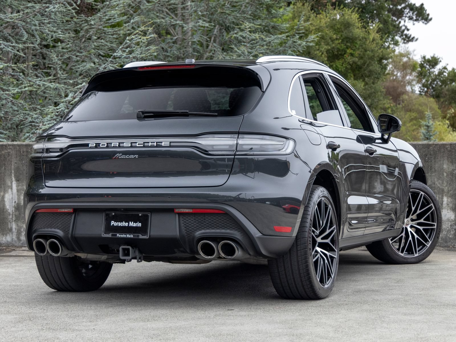 Certified 2022 Porsche Macan AWD/4WD image 11