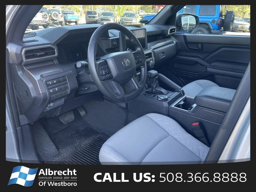 Used 2025 Toyota Tacoma SR5 AWD/4WD image 10