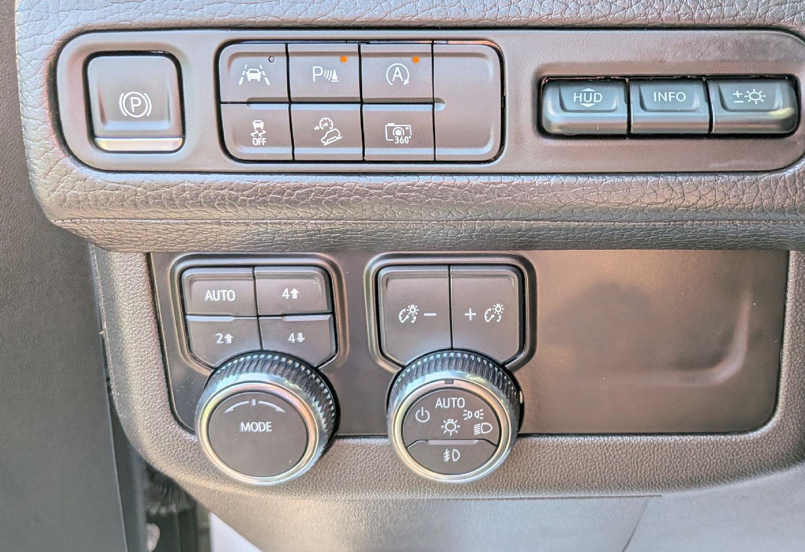 Used 2024 GMC Yukon XL Denali AWD/4WD image 16