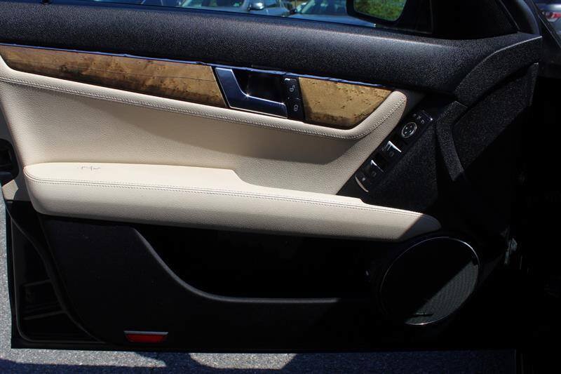 Used 2008 Mercedes-Benz C 350 Sport image 12