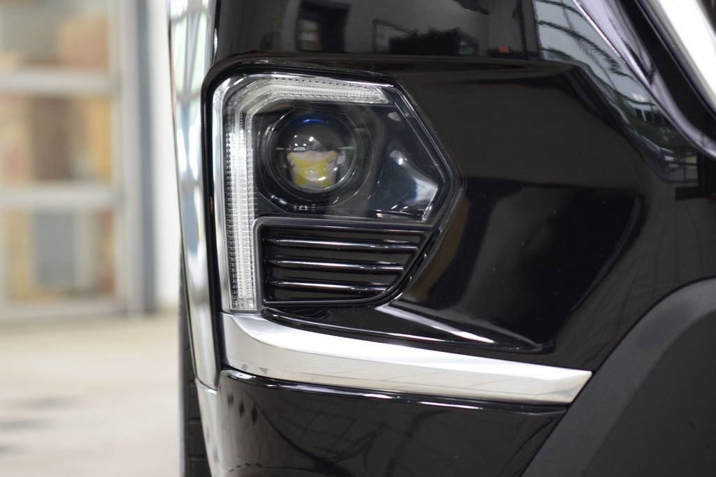 Used 2023 Chevrolet Traverse High Country w/ LPO, Cargo Package AWD/4WD image 14