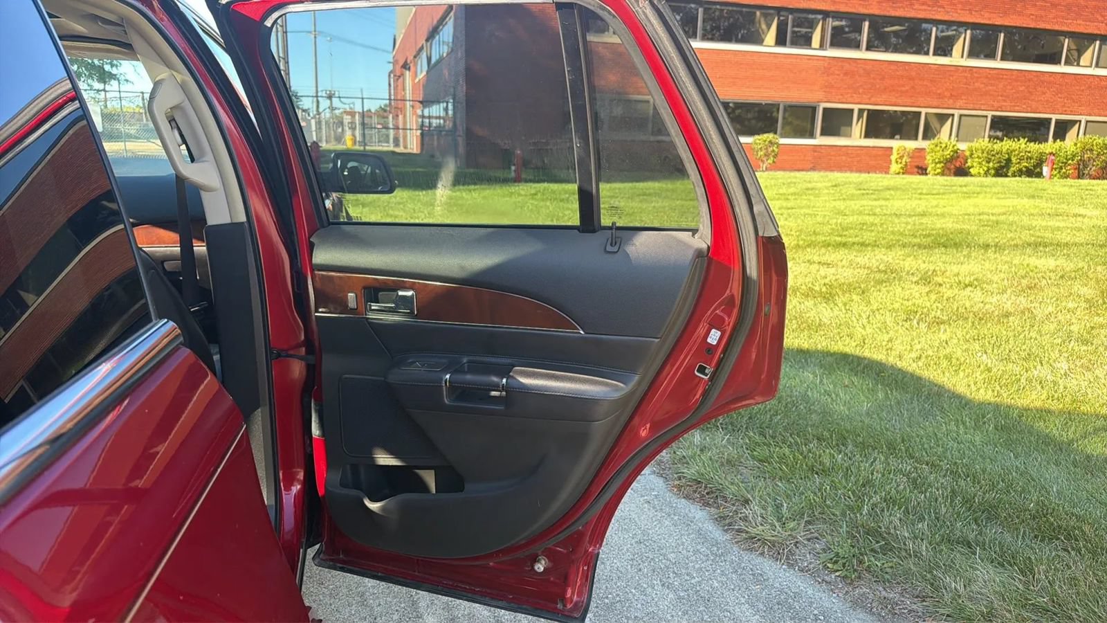 Used 2014 Lincoln MKX AWD w/ Equipment Group 102A image 14