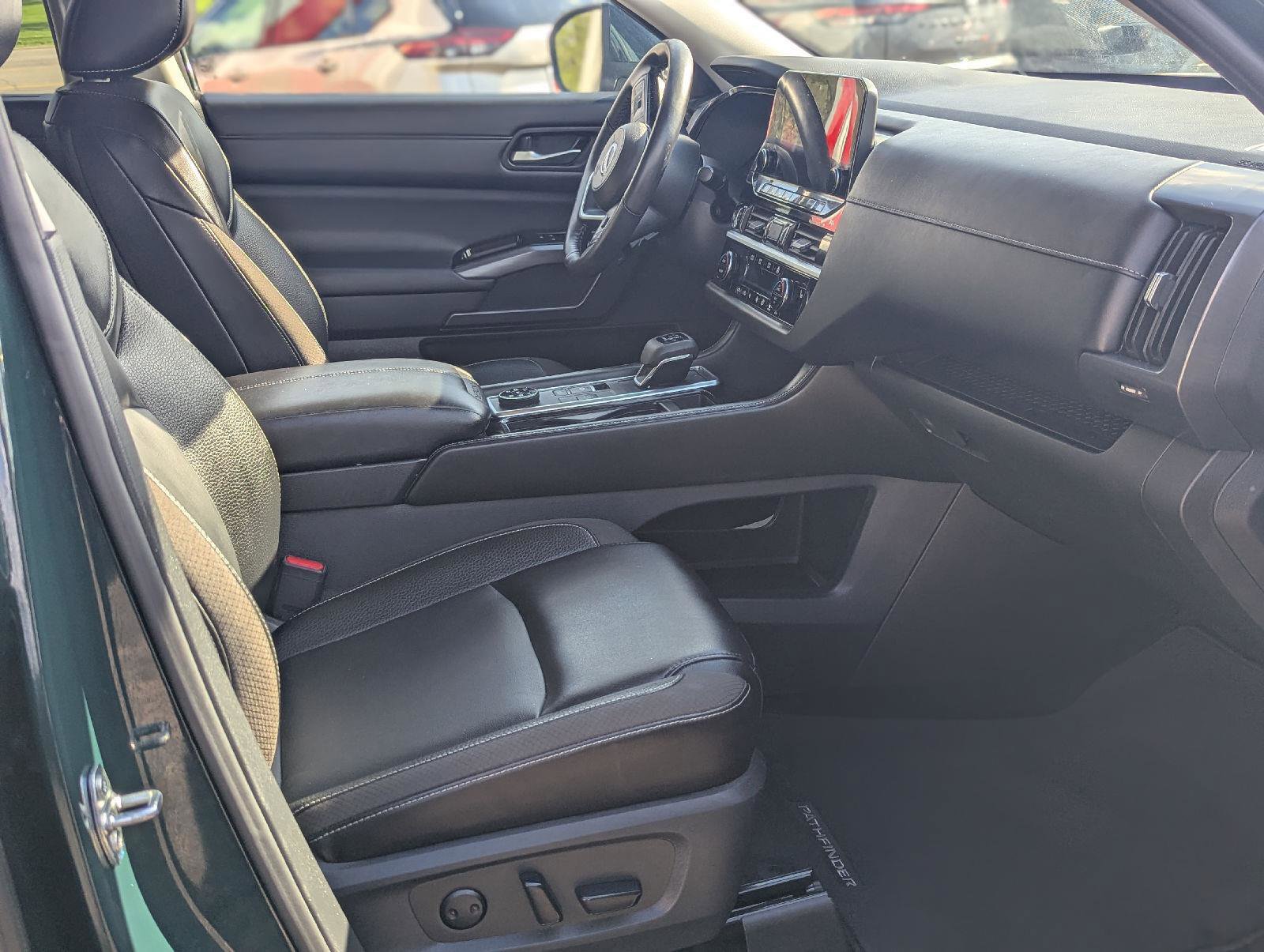 Used 2024 Nissan Pathfinder SL AWD/4WD image 35