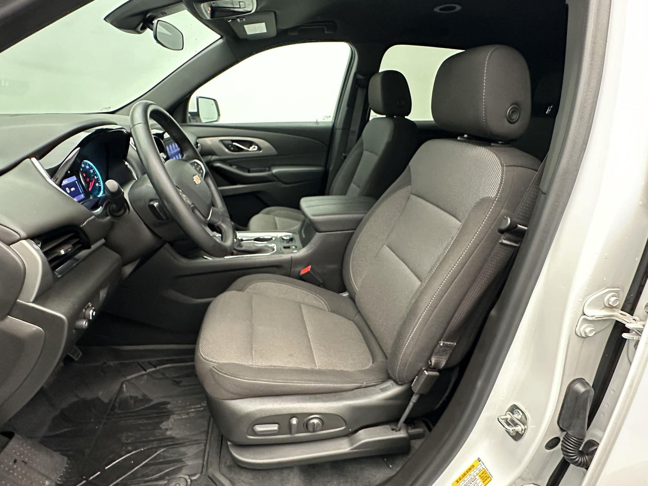 Certified 2023 Chevrolet Traverse LT w/ LPO, Floor Liner Package AWD/4WD image 5
