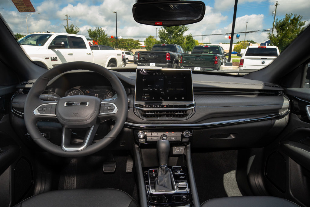 New 2026 Jeep Compass Latitude AWD/4WD image 18